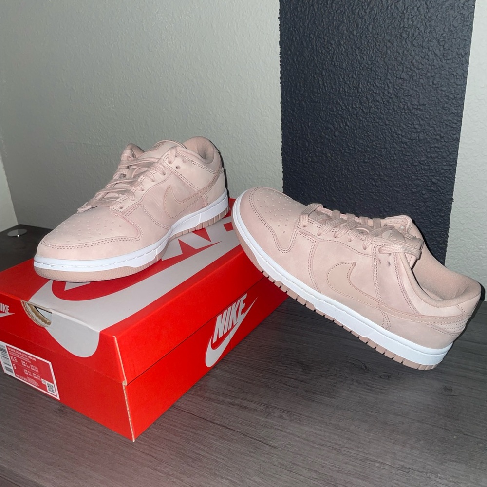 Nike Dunk Low Premium Women’s Shoes Size 6.5/ Men’s size 5